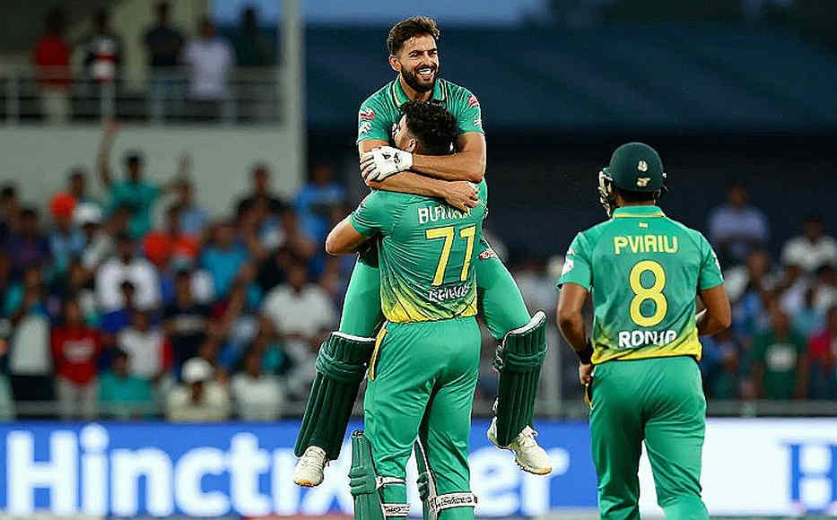 আলো কমে খেলা থামল, মিরপুরে বাংলাদেশ ১০৬ রানে এগিয়ে