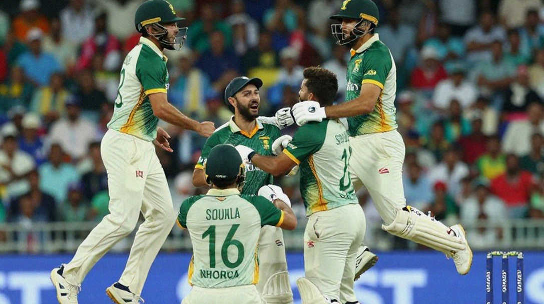 নিলামের ₹২৭ কোটি আর ₹১২০ কোটির হিসাব: ক্রিকেটের ট্রান্সফার উইন্ডো আসল সংকেত কোথায় লুকিয়ে রাখে