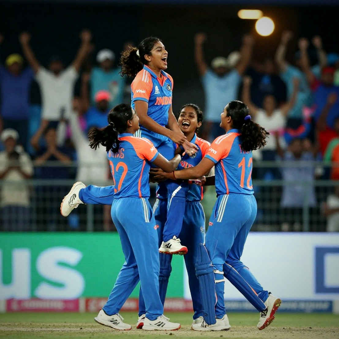 টাইমড আউট: হেলমেটের ফিতায় ঝুলে থাকা একটি সিদ্ধান্ত টাইমড আউট: হেলমেটের ফিতায় ঝুলে থাকা একটি সিদ্ধান্ত