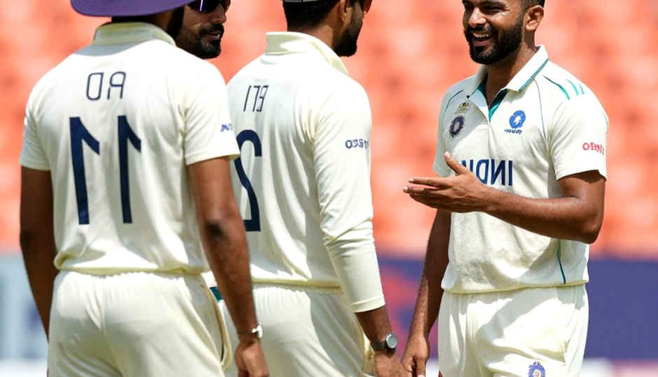 টাইমড আউট: হেলমেটের ফিতায় ঝুলে থাকা একটি সিদ্ধান্ত টাইমড আউট: হেলমেটের ফিতায় ঝুলে থাকা একটি সিদ্ধান্ত