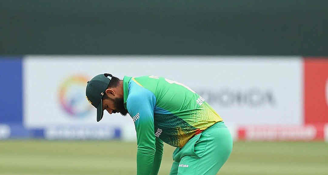 আলো নিভে আসার টেস্ট: ডারবানে অস্ট্রেলিয়ার ১৩৯ রানের লিড আর সময়ের দৌড়